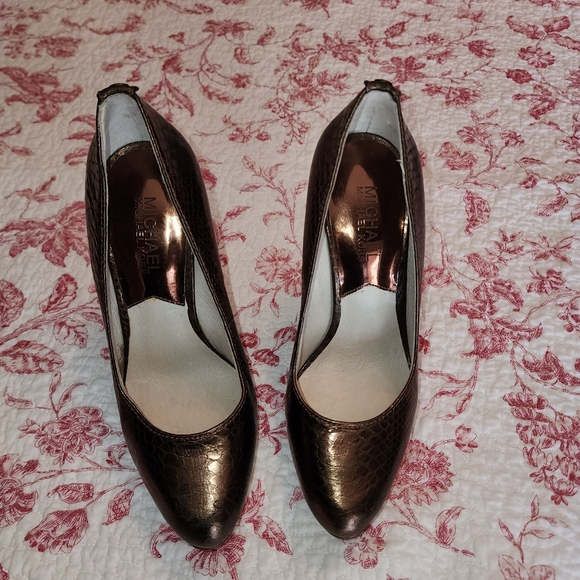 Michael Kors shoes pumps copper colored size 6 elevated  heels 👠 pumps - Picture 13 of 14